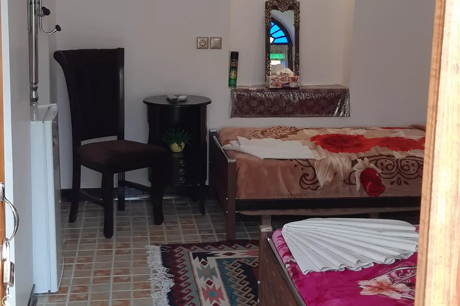 تصویر ۱ - اقامتگاه بوم‌گردی سرای سنتی آمیرزا (سه نفره با سرویس ۳) در  کاشان
