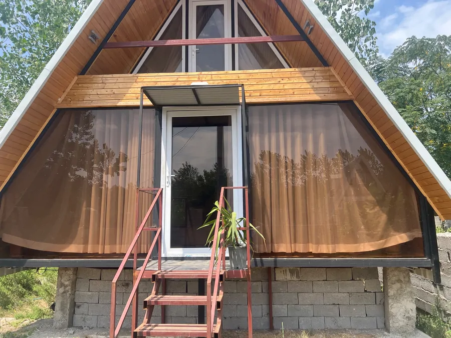 تصویر ۱ - کلبه اجاره کلبه سوئیسی سنگاچین در  انزلی