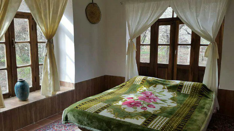 تصویر ۱ - اقامتگاه بوم‌گردی نسترن (سه تخته) در  قمصر