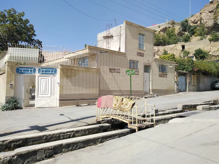 تصویر ۱ - خانه مسافر سرچشمه  در  سمیرم