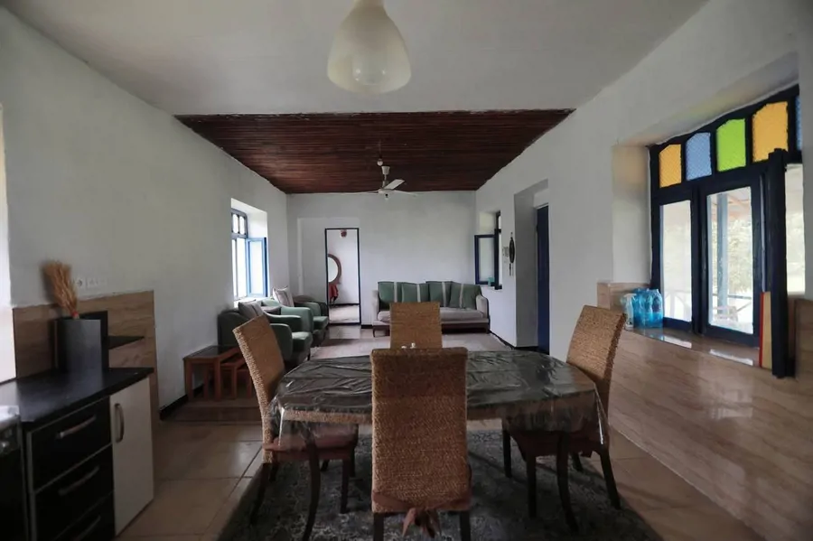 تصویر ۱ - کلبه اروین  در  صومعه‌سرا