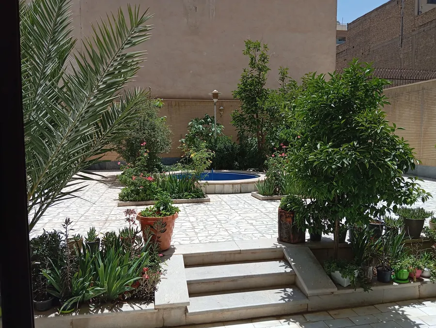 تصویر ۱ - آپارتمان بوستان حیاط دار یک خوابه در  اصفهان