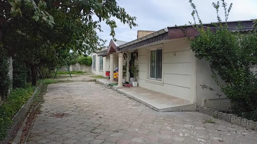 تصویر ۱ - ویلا استخردار آبگرم امیر با فوتبال دستی در  انزلی