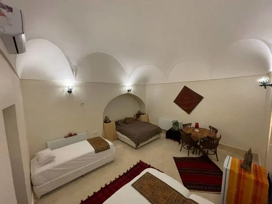 تصویر ۱ - اقامتگاه بوم‌گردی عمارت عندلیبان (اتاق ترلان) در  یزد