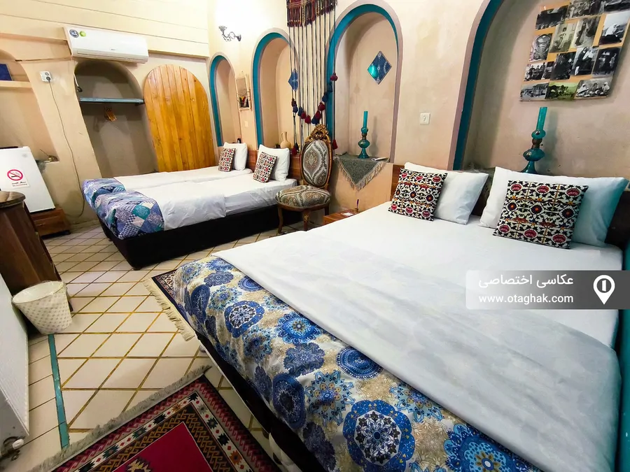 تصویر ۱ - اقامتگاه بومگردی ماه منیر (اتاق پنج دری) در شیراز