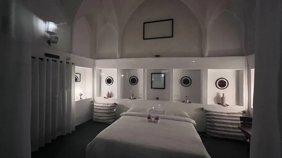 تصویر ۱ - اقامتگاه بومگردی خانه ی محیط، فضای میان در کاشان