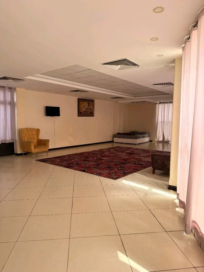 تصویر ۱ - آپارتمان اقامتگاه تمیز با دسترسی عالی در کرمان
