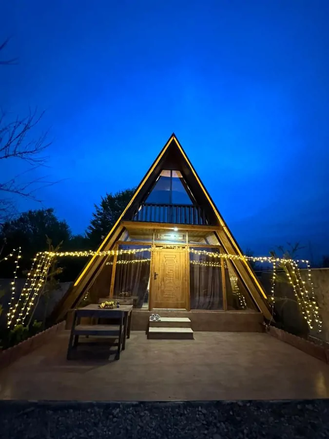 تصویر ۱ - کلبه سوئیسی انجیلی با جکوزی در  شیرگاه