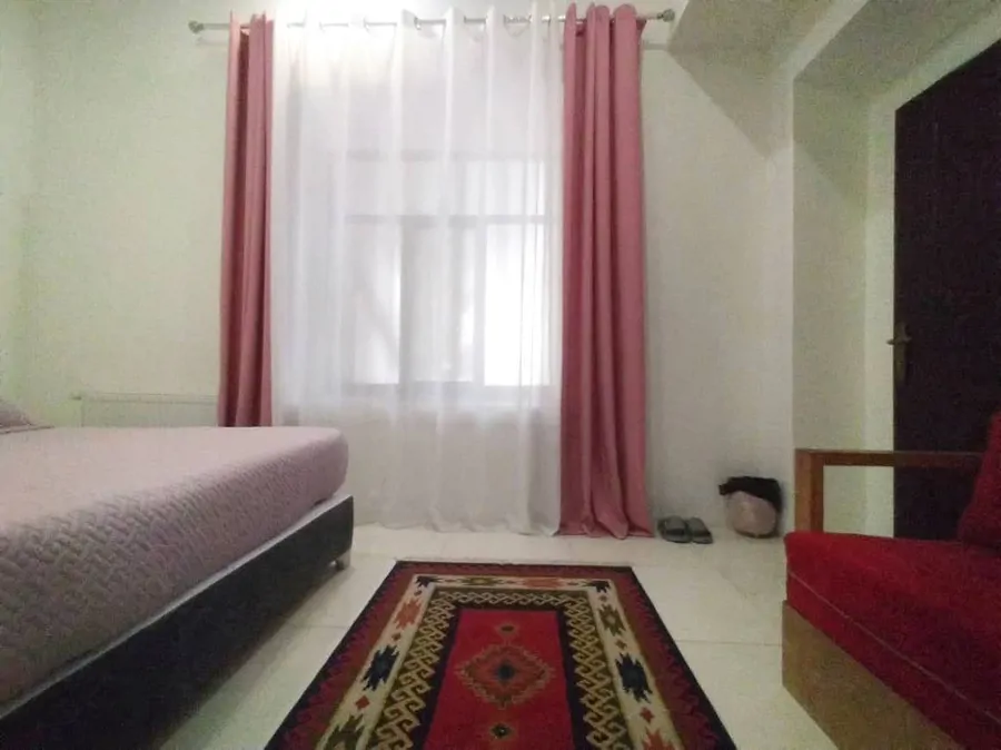 تصویر ۱ - سوییت (104) در خیابان انقلاب در  تهران