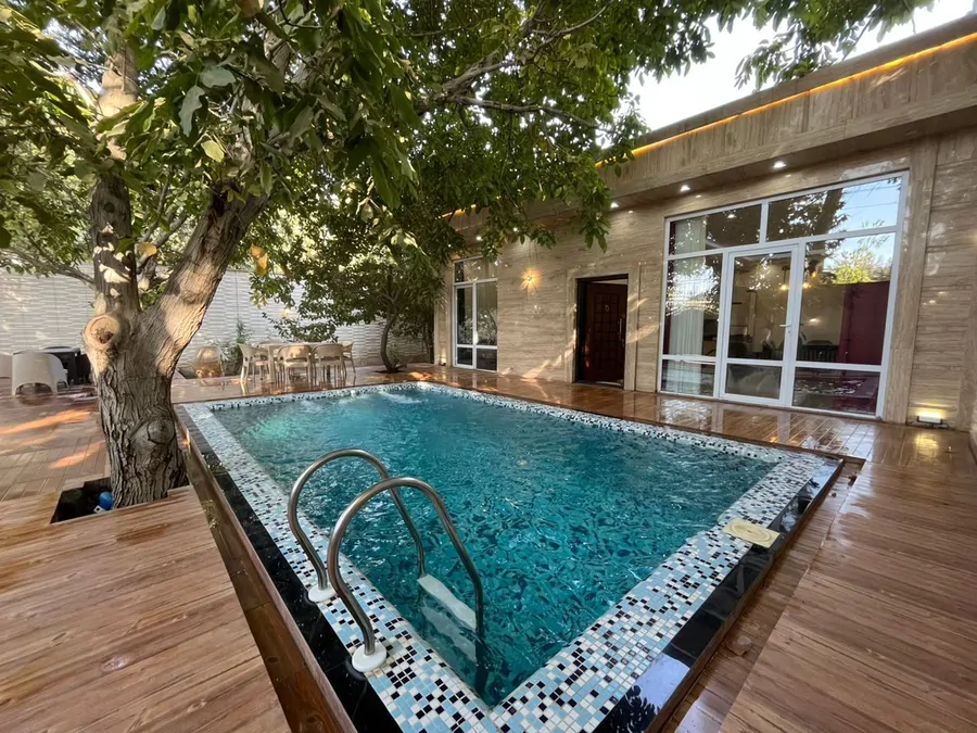 تصویر ۱ - ویلا استخردار آبگرم شاتوت در چهارباغ