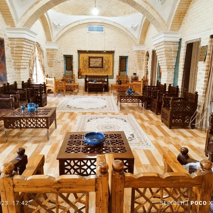 تصویر ۱ - هتل سنتی  ماهورا در  گرمسار