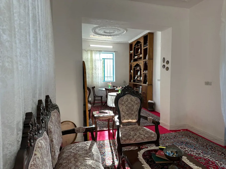 تصویر ۱ - هاستل خانه تیاش در نراق