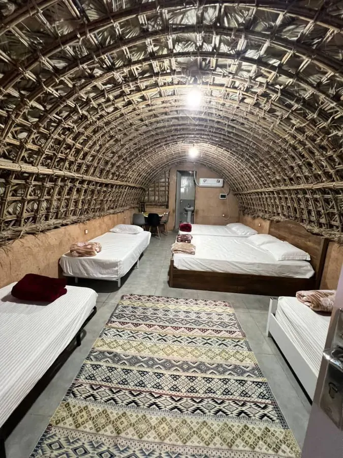 تصویر ۱ - اقامتگاه بوم‌گردی دنج واحد مدادرنگی  در  هرمز