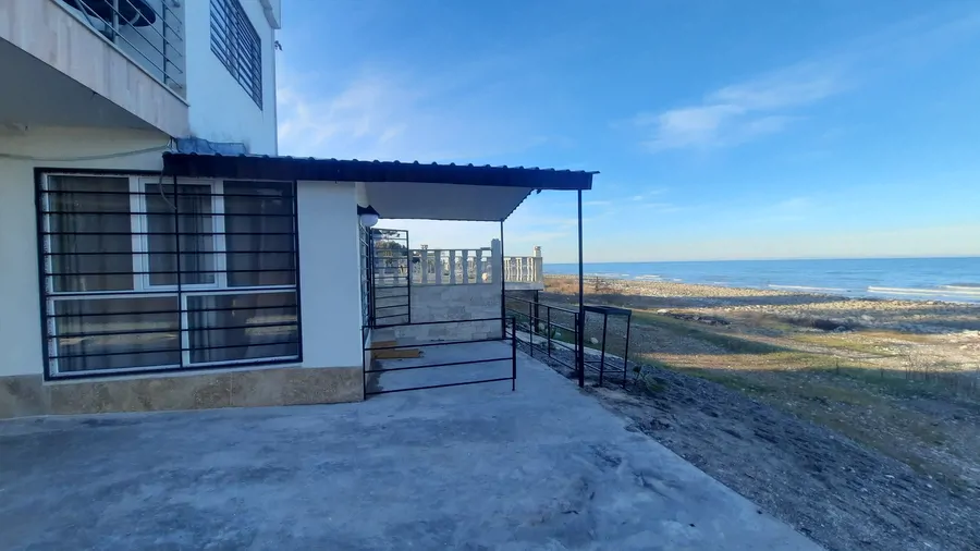 تصویر ۱ - آپارتمان مبله ساحلی با دیزاین چوب امید در نوشهر