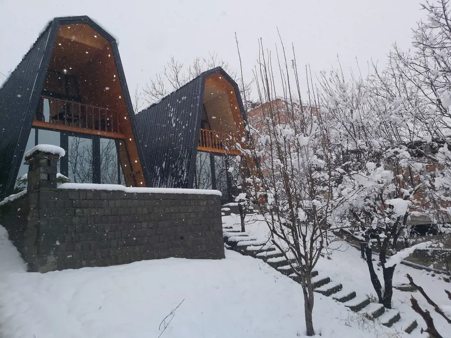 تصویر ۱ - کلبه سوئیسی کارن در پل سفيد