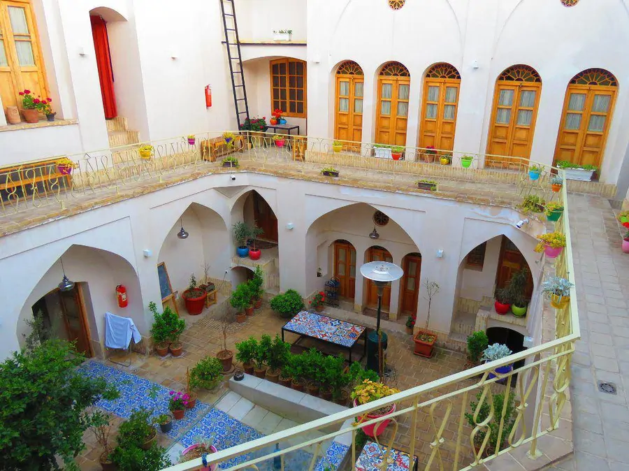 تصویر ۱ - هتل سنتی امیر(اتاق شاهنشین) در  کاشان