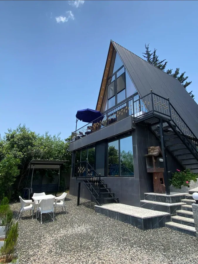 تصویر ۱ - کلبه سوئیسی استخردار آبگرم شهریار  در  شیرگاه