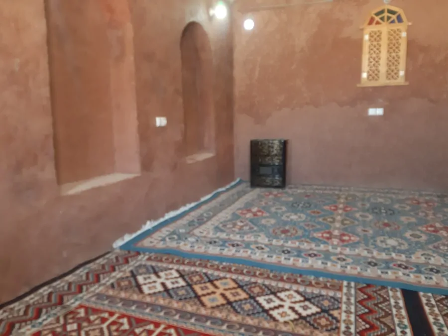 تصویر ۱ - اقامتگاه بوم‌گردی (اتاق گروهی بدون تخت کویر) در  آران و بیدگل