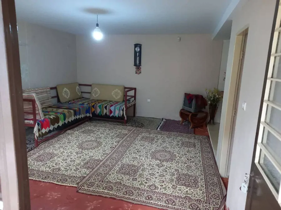 تصویر ۱ - ویلا ویلا کوهستانی غرق در مه در  مرزن آباد