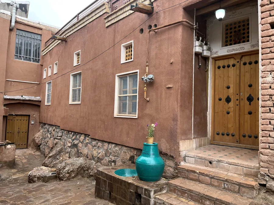 تصویر ۱ - سوییت سنتی خانقاه (واحد ۱) در ابیانه