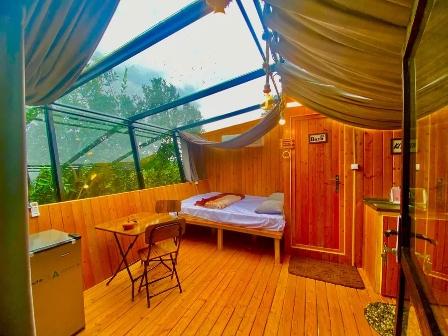 تصویر ۱ - کلبه سقف شیشه ای پاناروما در سوادکوه