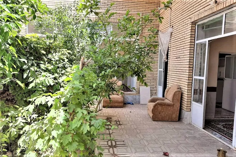 تصویر ۱ - خانه دربست حیاط دار صدف  در  یزد