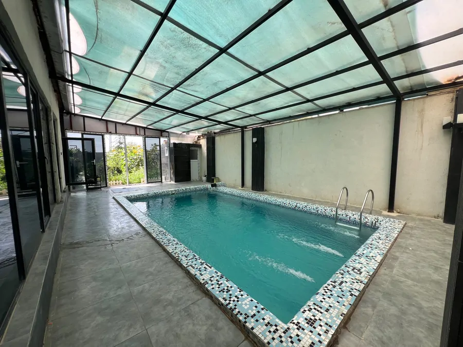 تصویر ۱ - ویلا استخردار آبگرم رویایی ماهان در چهارباغ