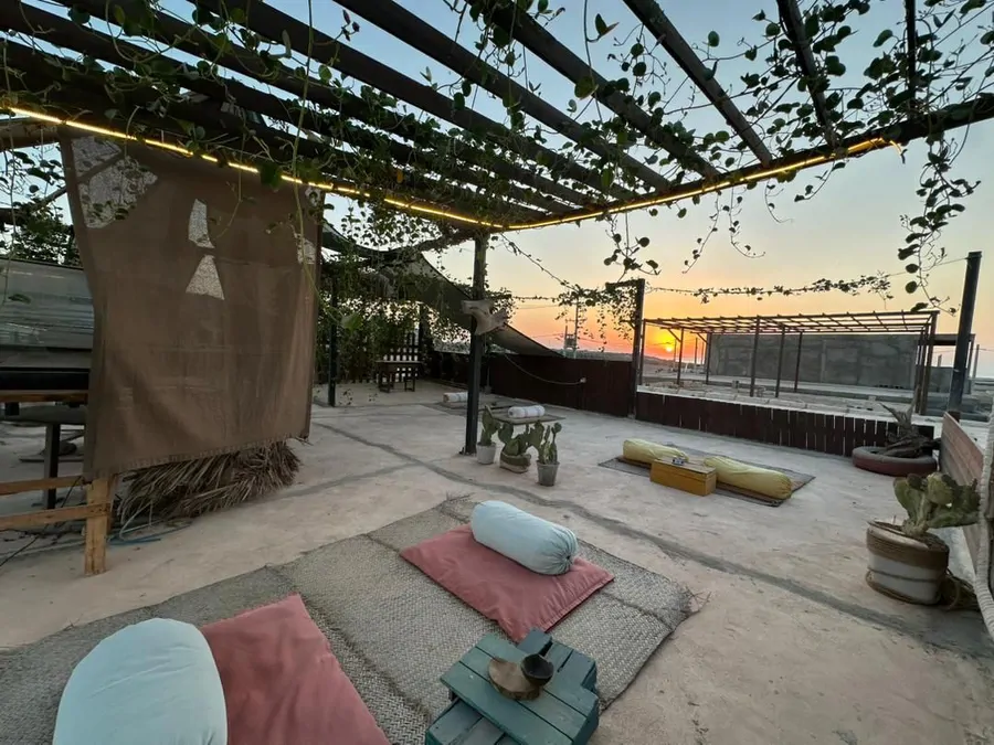 تصویر ۱ - اقامتگاه بومگردی خانه درنگ (اتاق روزنه دریا) با صبحانه رایگان در هرمز