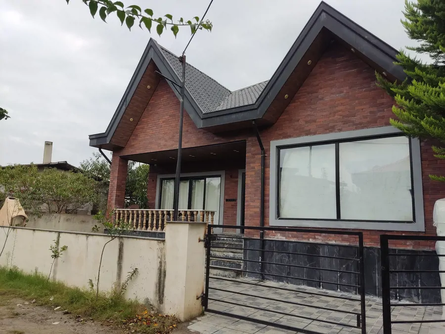 تصویر ۱ - ویلا استخردار آبگرم رایا با فوتبال دستی در متل قو