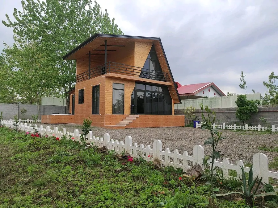 تصویر ۱ - کلبه چوبی وانیا با جکوزی در شاندرمن