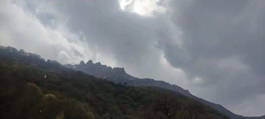 تصویر ۱ - روستایی و عشایری جنگلی در سد سیاه بیشه بوم گردی آدرینا و آتریسا  در  مرزن آباد