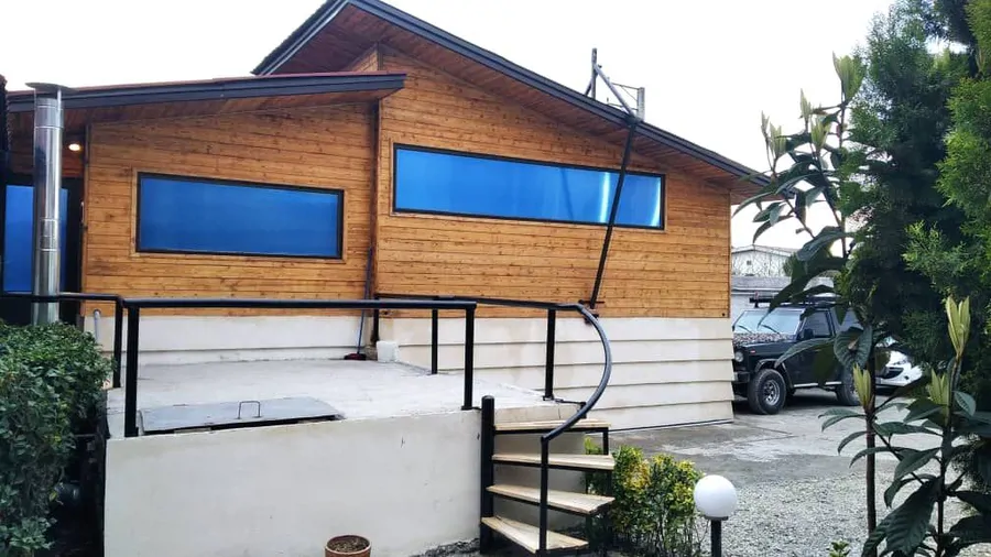 تصویر ۱ - کلبه شهرک کلبه چوبی لوکس و تمیز با استخر آب گرم تصفیه تمام وقت در  عباس آباد