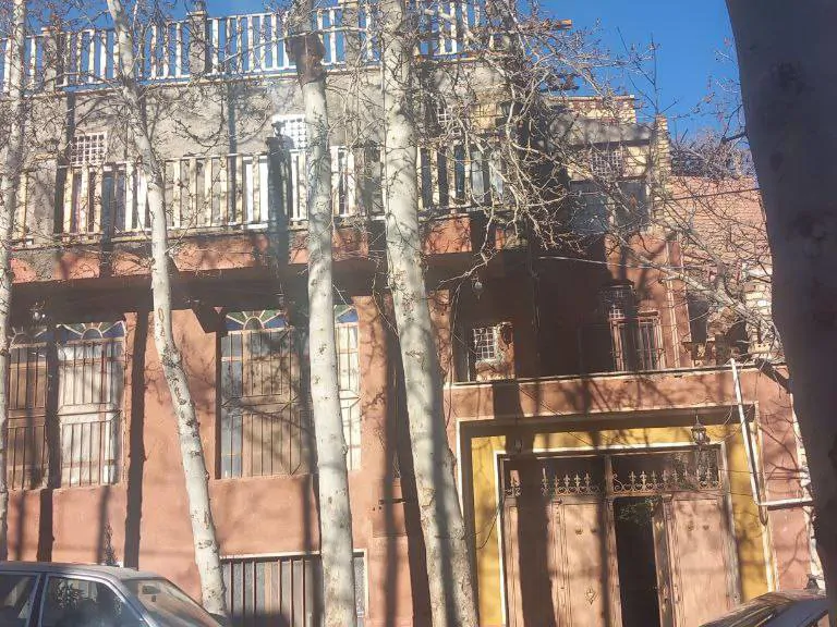 تصویر ۱ - اقامتگاه بوم‌گردی بومگردی هینزا در  ابیانه