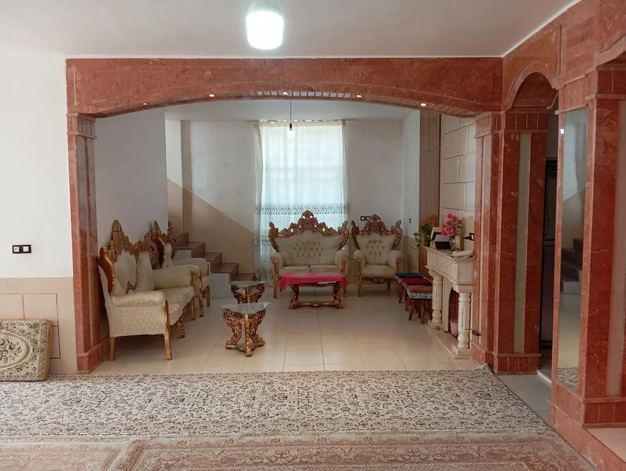 تصویر ۱ - ویلا باغ گلبرگ در ارسنجان