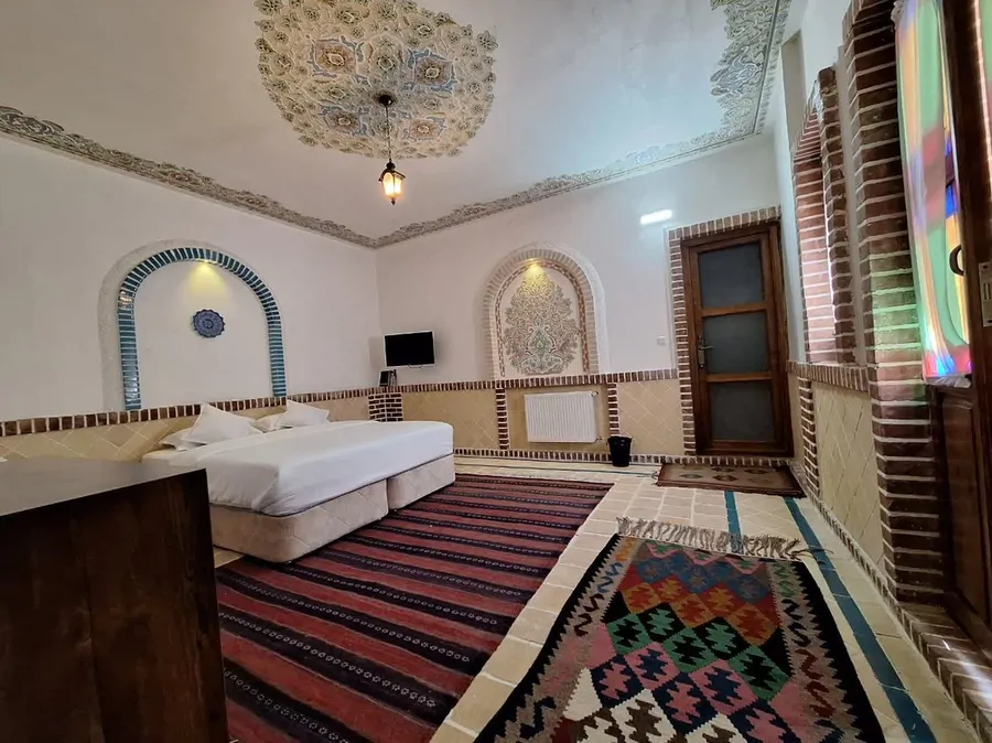 تصویر ۱ - اقامتگاه بوم‌گردی اتاق سه تخته مینا VIP  در  بادرود