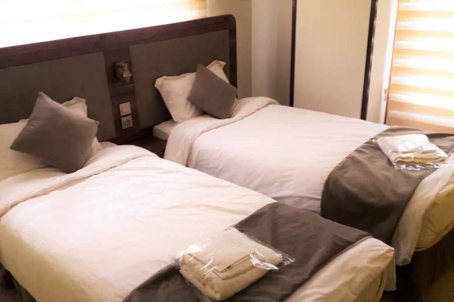 تصویر ۱ - هتل آپارتمان ترنج (دو خواب ۱) در  رامسر