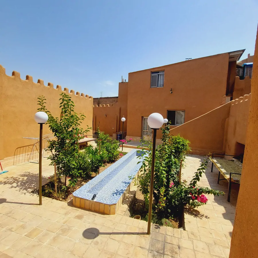 تصویر ۱ - سوییت شمس العماره (اتاق سه طاقچه) در  اردستان