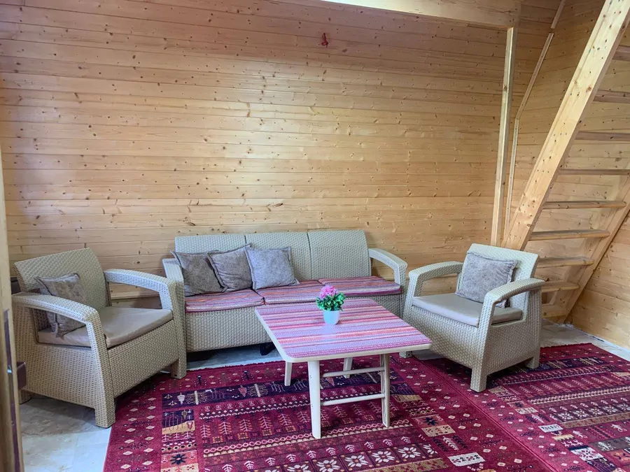 تصویر ۱ - کلبه کلبه سوئیسی ماه تی تی در لفور