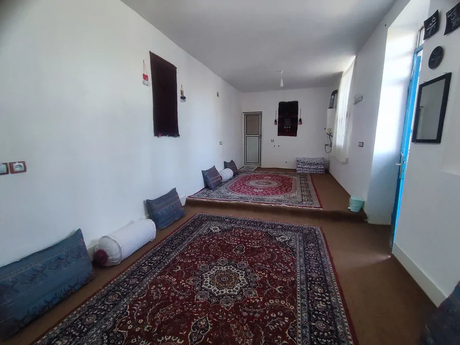 تصویر ۱ - اقامتگاه بومگردی قهرمان بابکان (اتاق صنم) با صبحانه رایگان در کازرون