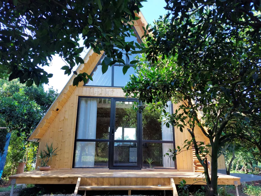 تصویر ۱ - کلبه سوئیسی اهورا در رودسر