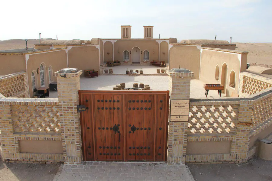 تصویر ۱ - اقامتگاه بوم‌گردی نمکزار (واحد۱) در  سرایان