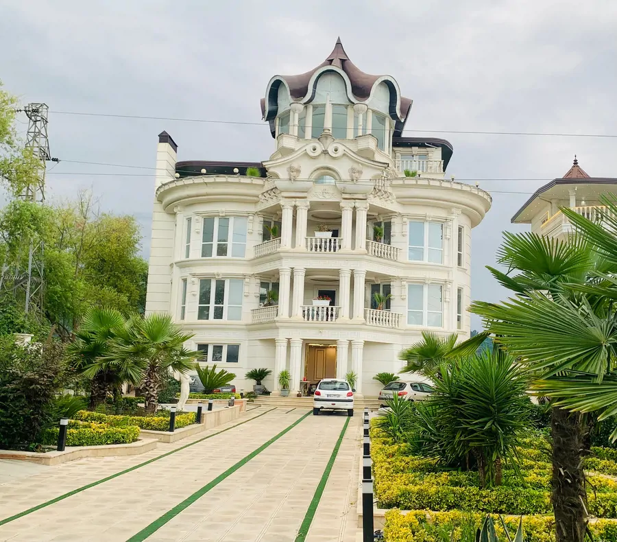 تصویر ۱ - ویلا  قصر تچرا ۶ خواب بزرگ با مستر و تراس فوق لوکس  استخر سونا جکوزی چشم انداز بینظیر در  رامسر