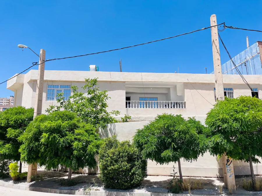 تصویر ۱ - آپارتمان  مولانا (۲) با حیاط دلنشین در  صدرا