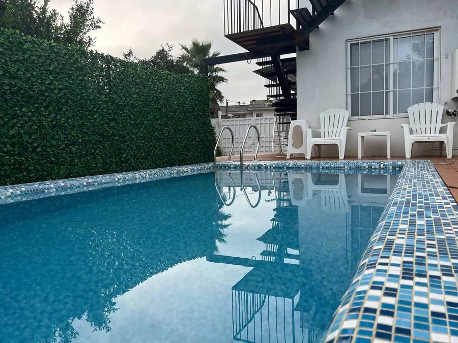 تصویر ۱ - ویلا استخردار آبگرم لایکو با چشم انداز دریا  در  رامسر