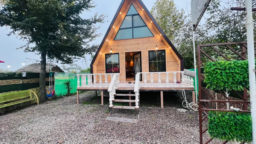 تصویر ۱ - کلبه سوییسی سنگلج در سنگر