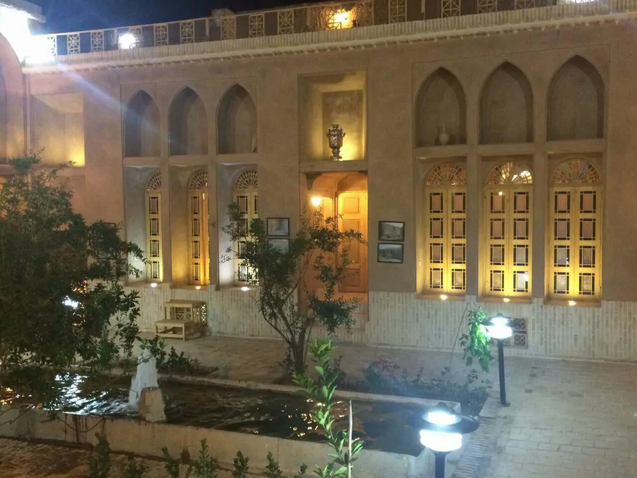تصویر ۱ - هتل سنتی شعرباف (شقایق ـ هفت تخته) در  یزد
