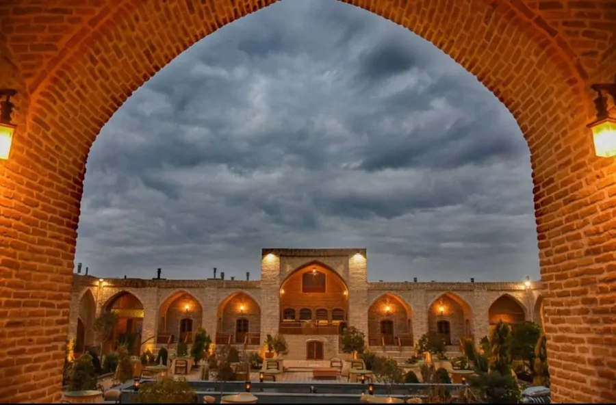 تصویر ۱ - هتل سنتی اتاق دوتخت عباسی هتل کاروانسرای عباسی دودهک در دلیجان