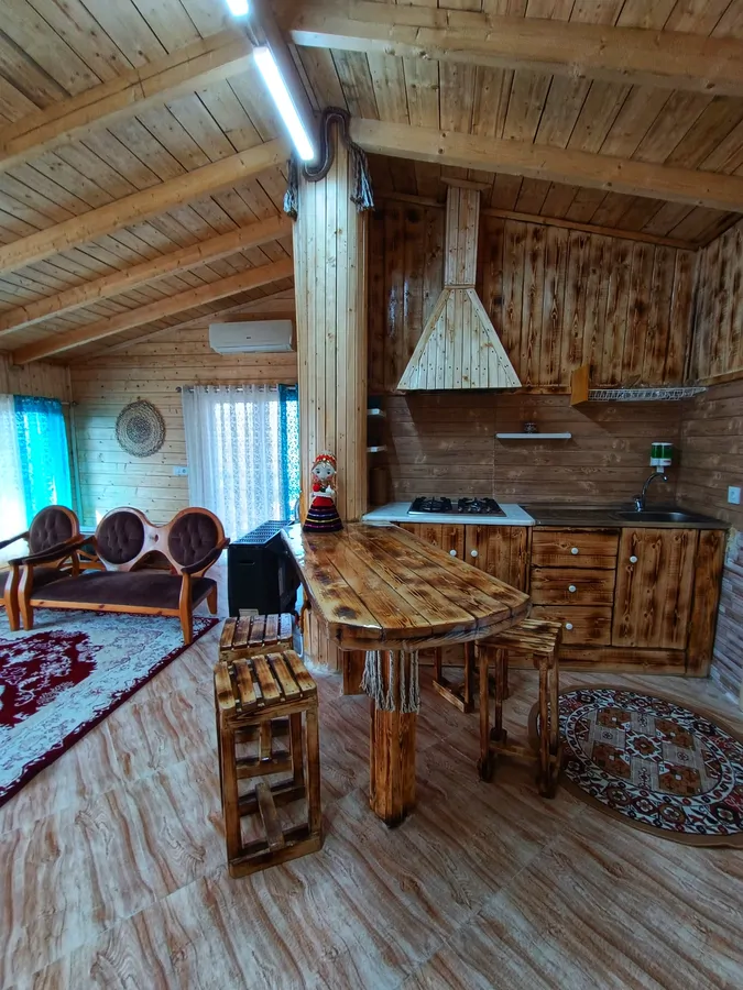 تصویر ۱ - کلبه چوبی روستا  در  سیاهکل