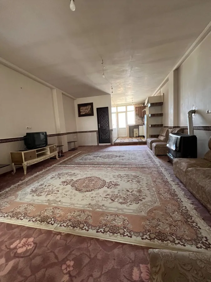 تصویر ۱ - آپارتمان خدایی (طبقه دوم) نزدیک به دریاچه شورابیل در  اردبیل