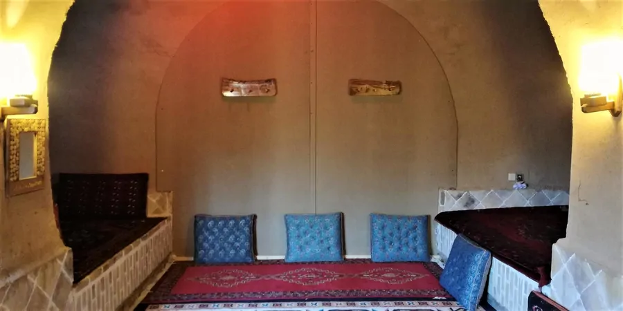 تصویر ۱ - اقامتگاه بوم‌گردی نخل و نرگس (اتاق گروهی) در  طبس